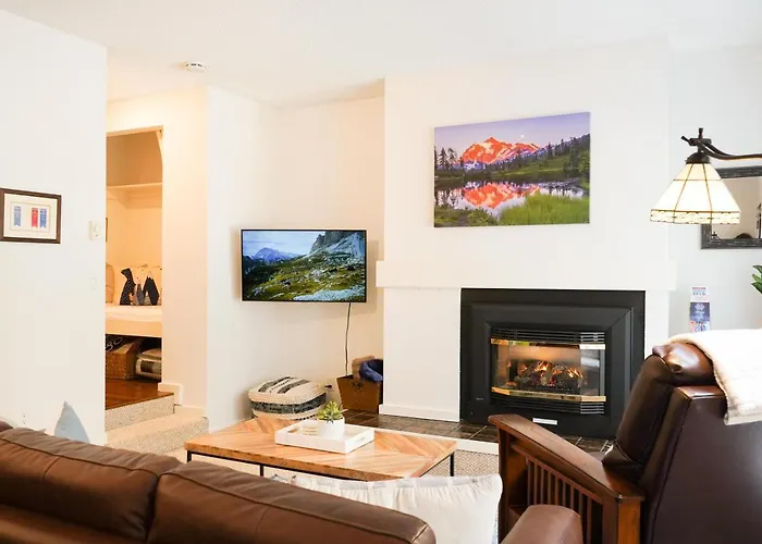 Mt Baker Den, Sleeps 4