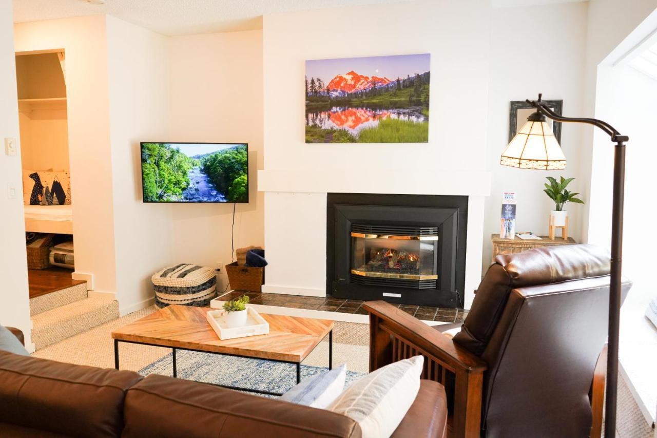 Mt Baker Den, Sleeps 4 *