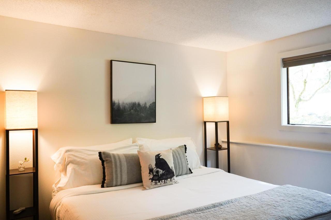 Mt Baker Den, Sleeps 4 *